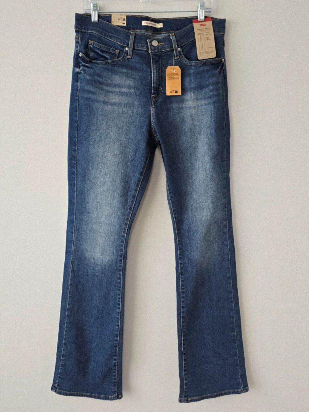 Levi's 315 Shaping Bootcut Jeans 31 Medium Wash NWT